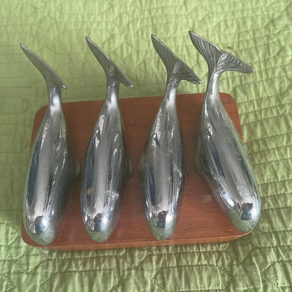 VINTAGE 4 SOLID STAINLESS STEEL SPERM WHALES ON WOODEN STAND-NAUTICAL DECOR - Picture 2 of 10